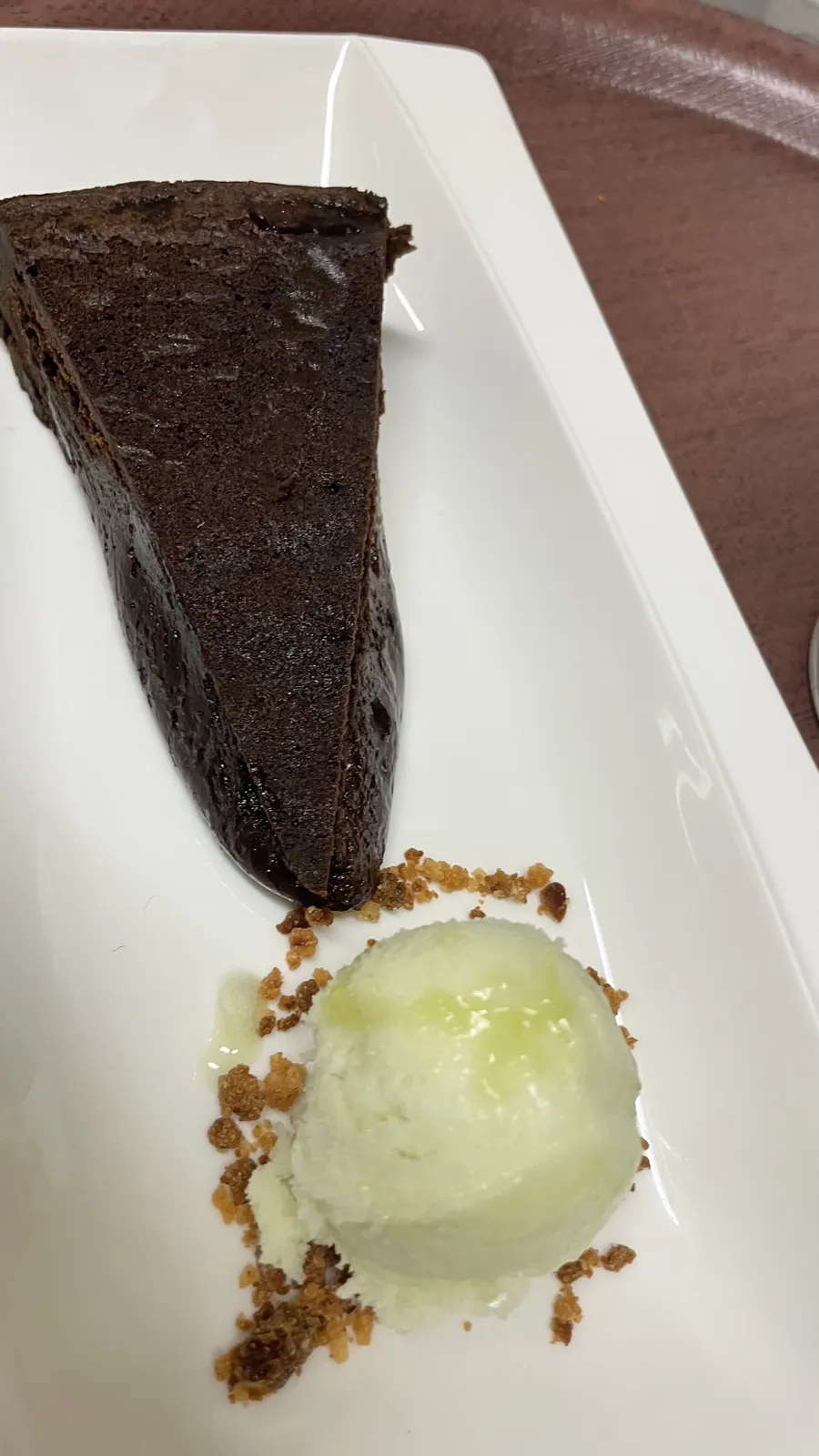 Fondant & glace poire — Fondant au chocolat, boule de glace à la poire.
